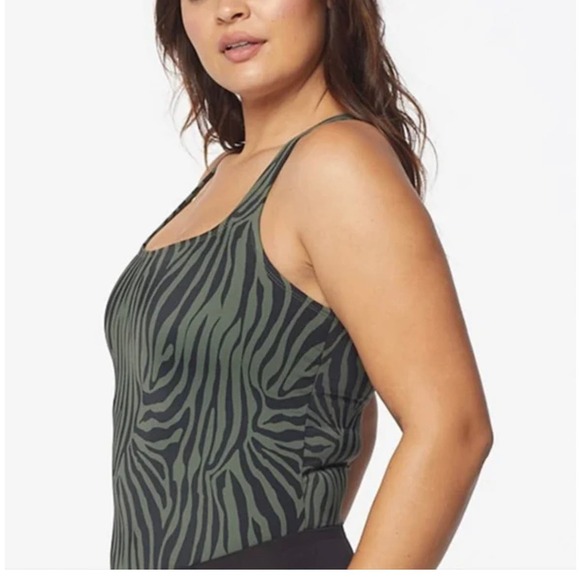 Ruby Ribbon Workout Top - Picture 2 of 6